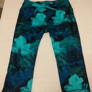 Capri floral work out leggings